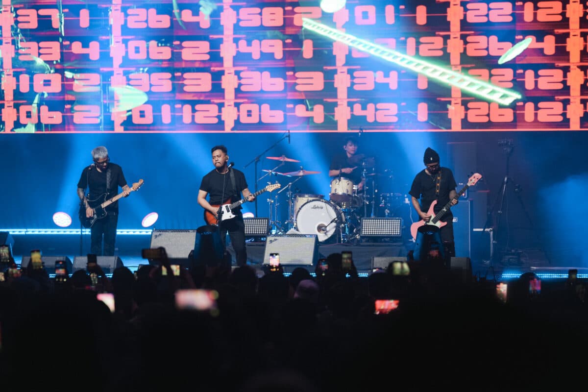 Typecast’s signature posthardcore sound was delivered by Steve Badiola’s powerful vocals with Pakoy Fletchero (guitars), Chi Resurreccion (bass), and Sep Roño (drums).